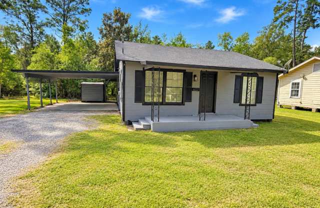 Inviting 3-Bedroom Vidor Home on a 28,837 Sq Ft Lot Gallery 1