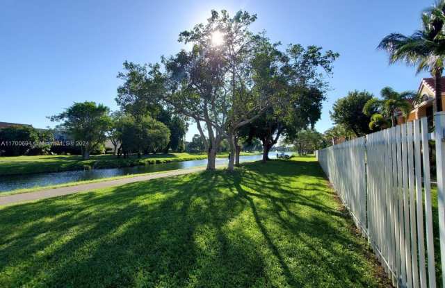 15551 SW 104th Ter photos photos