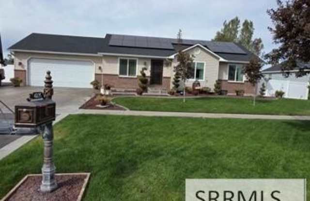 4235 Lewiston Place Gallery 1