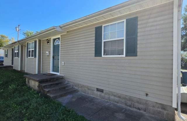 2 bed, 1 bath duplex! Gallery 1