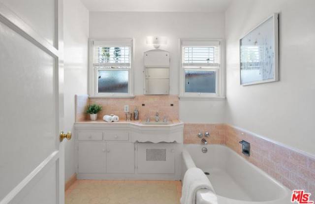 1226 Hill Street Gallery 4