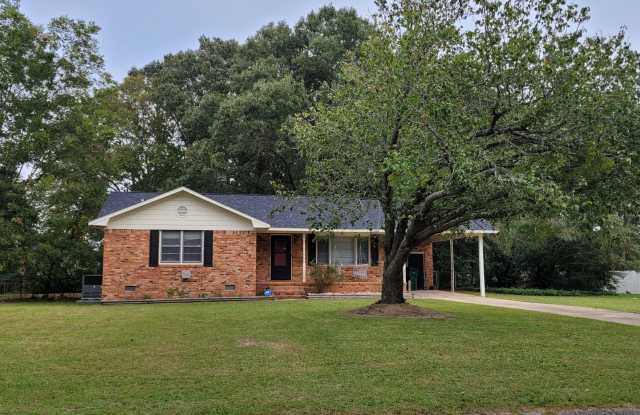 Minutes from Shaw AFB! - 2869 Candlewood Lane, Sumter County, SC 29040
