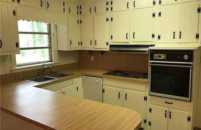 Room in 5 Bedroom Home at Flagler Cir photos photos