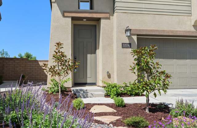 4br/2.5ba, 1864 Sqft., Highly Upgraded Two Story Home Built in 2019! Granite Countertops, Beautiful Yard, Balcony. Gallery 4