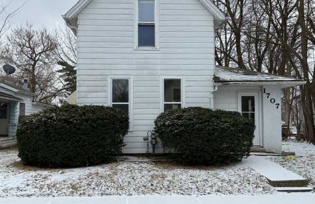 HOUSE...LARGE 3 Bedroom 2 Bath - 1707 Meharry Street, Lafayette, IN 47904