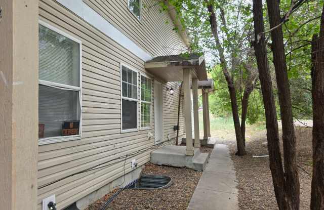 Bright & Refreshed 3BR Townhome Ready for Move‑In photos photos