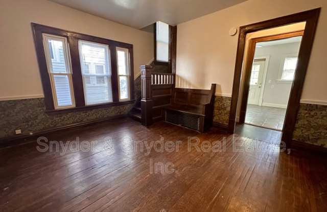 464 Crestwood Avenue - A Gallery 3