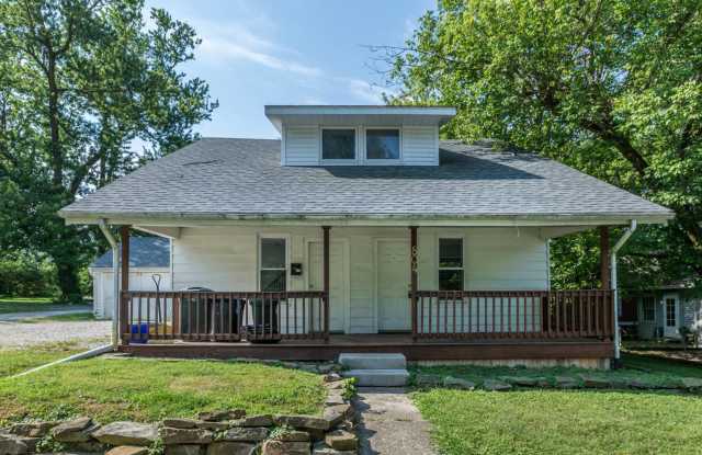 804 E 11th - 5Bed/2Bath - On-Site Parking Available! photos photos