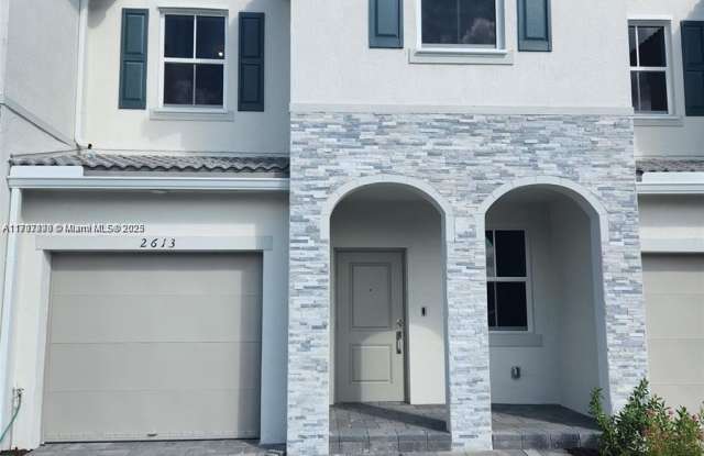 2613 SE 10th St photos photos