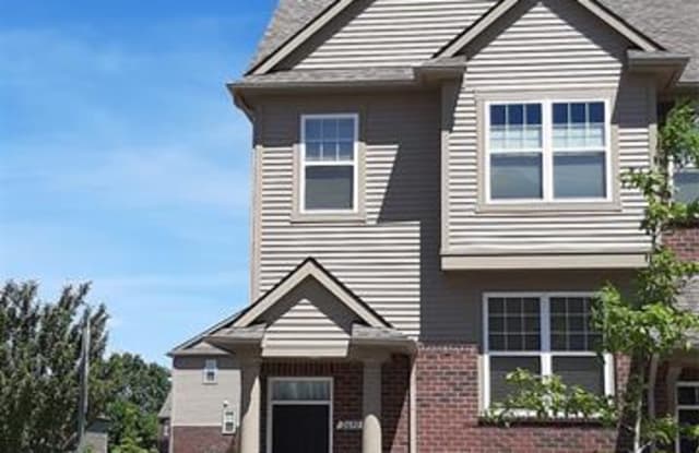 2690 HELMSDALE Circle - 2690 Helmsdale Cir, Rochester Hills, MI 48307