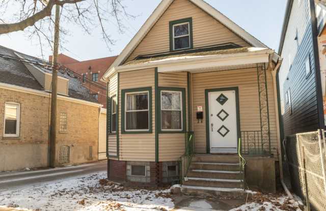 2814 N Maplewood Avenue photos photos