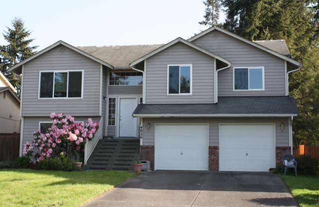 Spacious Split Entry photos photos