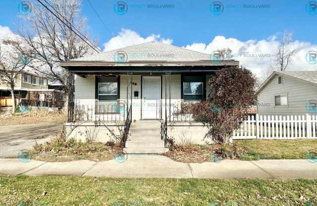 Charming 2-bedroom, 1-bathroom house near the Truckee river photos photos