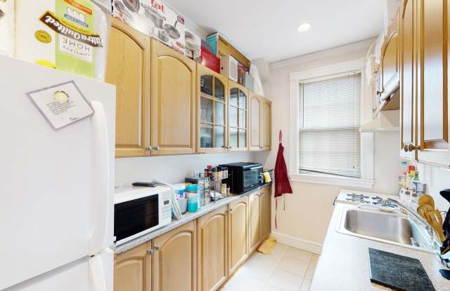 Great location; Gorgeous, Sunny 1-bed Available for 9/1! Gallery 4