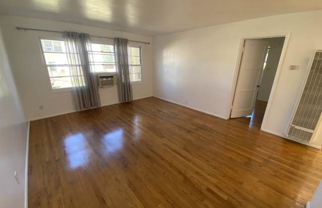 2471 Silver Lake Blvd.A photos photos