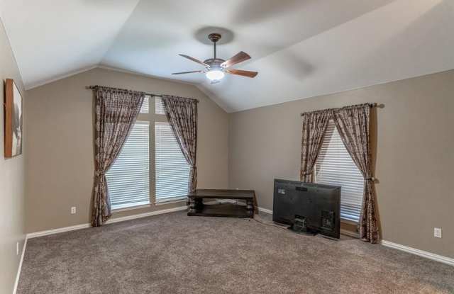 1015 Dawn Court Gallery 3