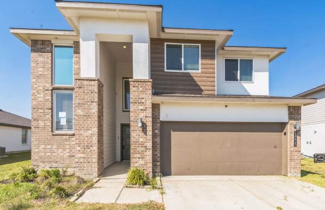 Like-New 4-Bedroom Home in Barbers Hill ISD – No Rear Neighbors! Gallery 1