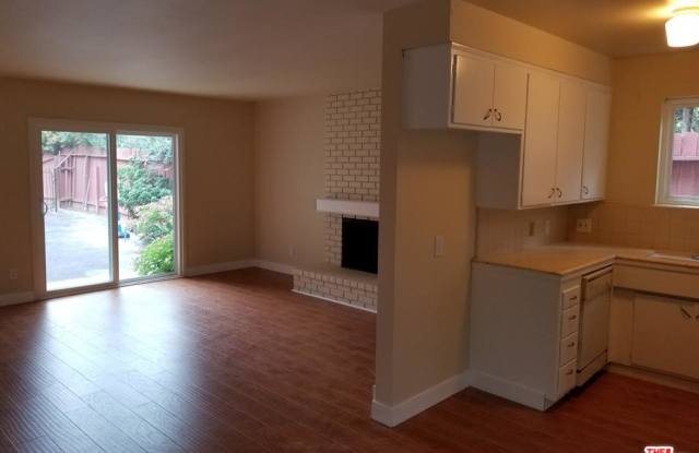 5333 BELLINGHAM Avenue Gallery 2