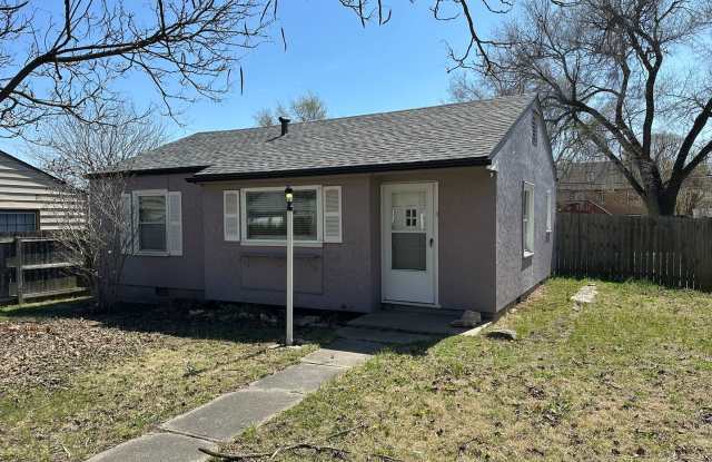 Pet Friendly Single Family Home with Fenced Yard Gallery 1