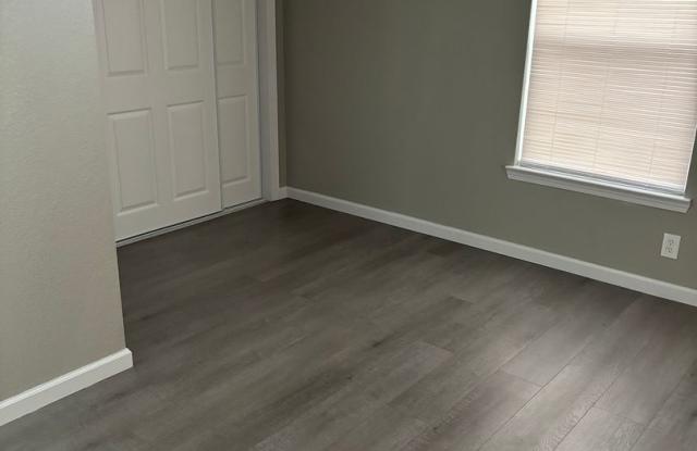 4 bedroom 3 bath House in Tudor AVAILABLE NOW!! Gallery 4