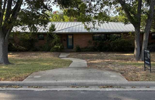 3 Bedroom 2 Bathroom Old Town Georgetown Home Gallery 3