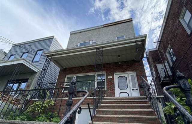 618 18TH ST - 618 18th Street, Union City, NJ 07087