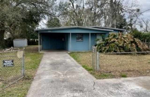 Spacious 3 bedroom 1 bathroom home with nice size yard photos photos