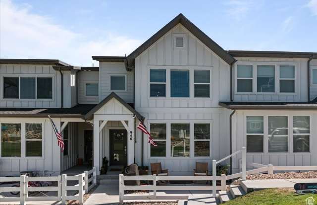 946 W PURPLEDISK Ct - 946 Purpledisk Court, Saratoga Springs, UT 84045