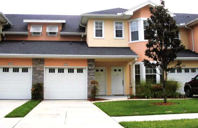 MUST SEE!! 3 bed/2 Bath Town Home! Close to Everything! photos photos