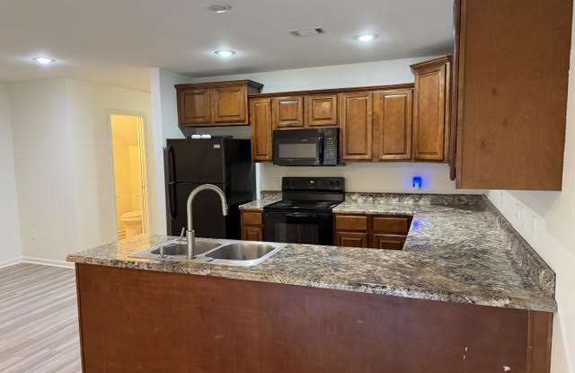 2035 Tyler Street - A Gallery 4