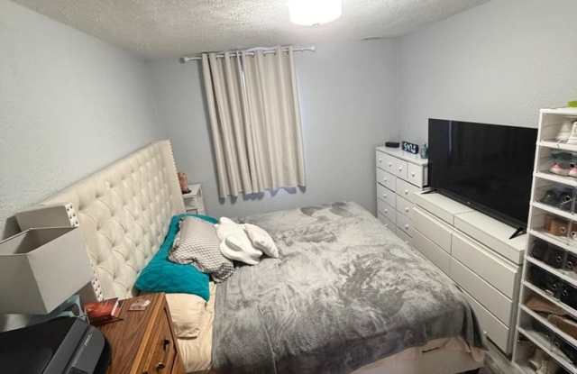 Charming 2BR House in Omaha Gallery 1