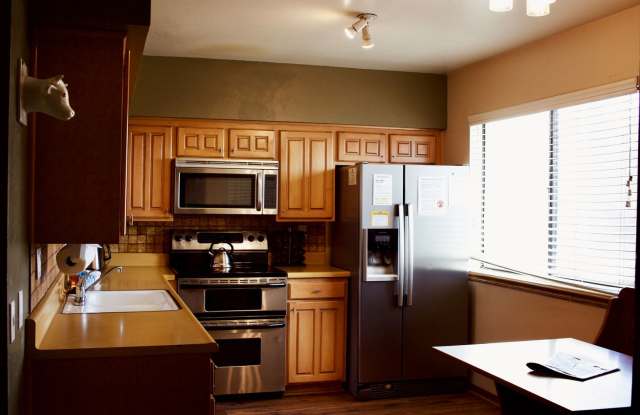 Spacious 3 Bed + Loft, 2 Bath Retreat! AVAILABLE SEPTEMER 2024 photos photos