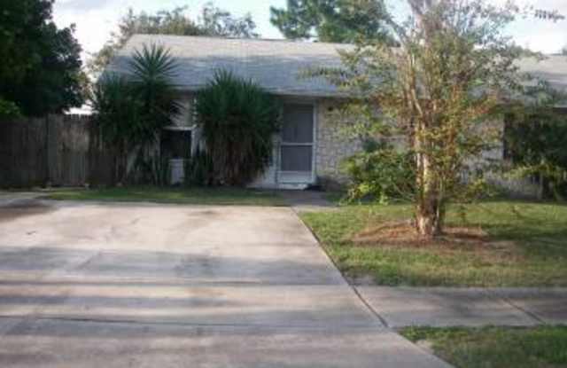 Spacious 2x2 duplex with fenced yard in cul-de-sack!!A must see! Easy access to 408  Waterford Lakes Shoping!! photos photos