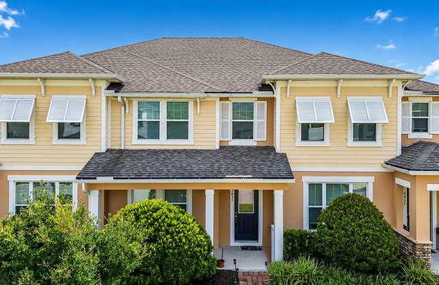 Beautiful 3-Bedroom Townhome with Private Balcony in Guard-Gated Tapestry Gallery 1