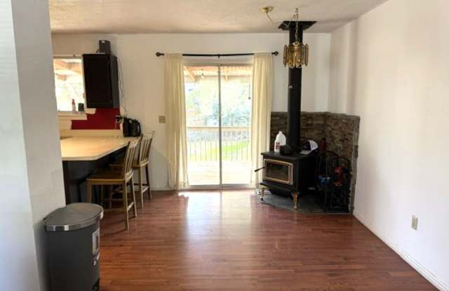 3-bedroom home with garage and large yard in Elko Gallery 4