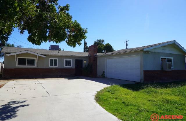 Beautiful 3BR/2BA with Garage — Pet Friendly, Utilities Included! Gallery 1