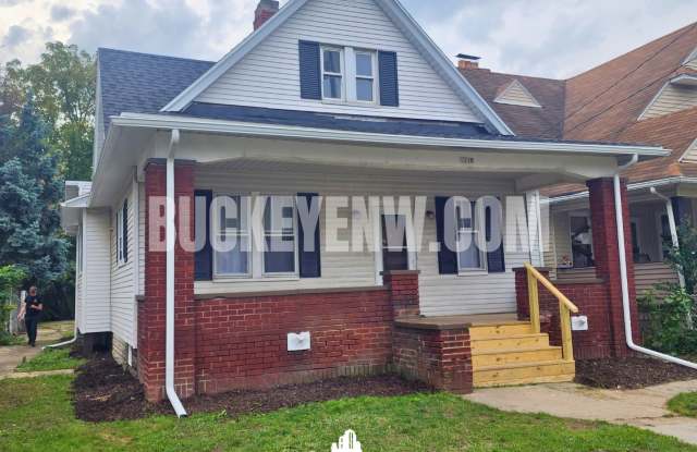 3 Bedroom House (with Bonus Room) - East Toledo Gallery 1