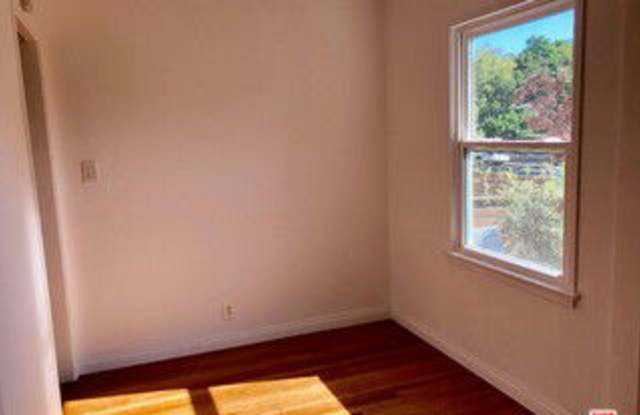 1727 Franklin Street Gallery 4
