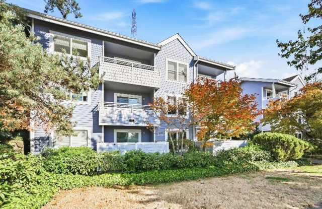 Top-Floor Queen Anne Condo, quiet residential setting with Space Needle Views Gallery 1