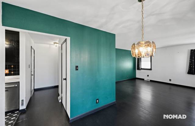 Spacious 3BR House in Aurora Gallery 4