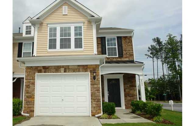 Wonderful 3br/2.5ba end unit townhome!!  1 car garage, across from community pool! Available Now! Gallery 1