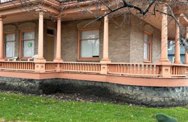1 bedroom/ 1 bath unit in 7 plex Gallery 1