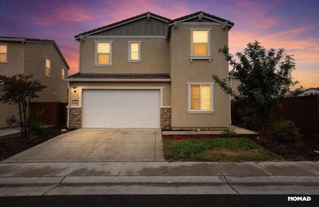 Charming 4BR House in Roseville Gallery 1