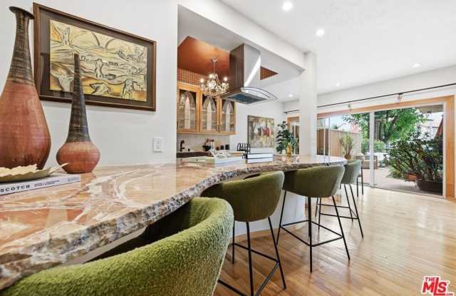 612 S Barrington Ave photos photos