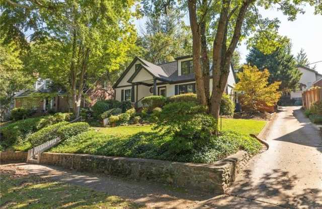 809 Crestridge Drive NE Gallery 1