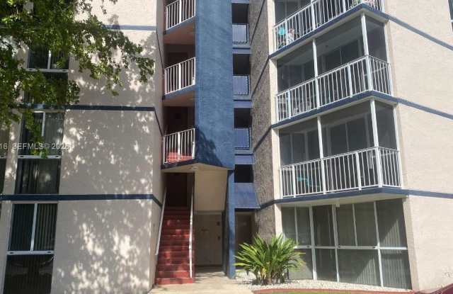 7075 NW 186th St photos photos