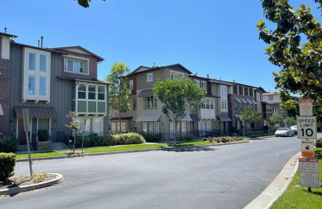 3 Bed + 3.5 Bath + Bonus Room in Tustin Field Townhome photos photos