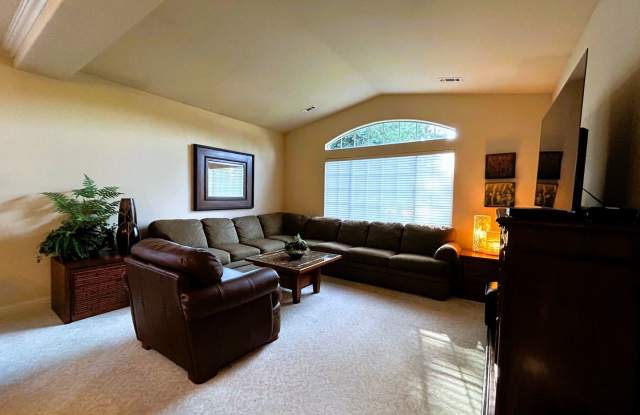 Beautiful 3 bedroom 2 bath home on the River - HOA Community Gallery 3