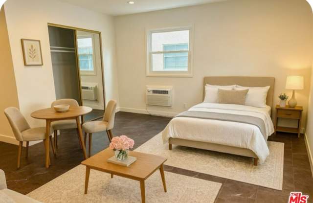 137 S Crescent Dr unit: 5 photos photos