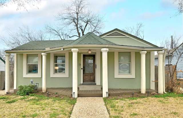 2952 Higgins Street photos photos